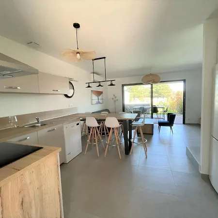Villa Avec Jaccuzi Acces Plage A Pied Dans Haut De Gamme Lecci